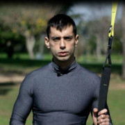 אימון TRX לגב - כיצד מבצעים חתירה באמצעות רצועות TRX אימון TRX לגב - כיצד מבצעים חתירה באמצעות רצועות TRX