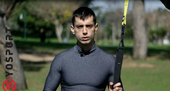 אימון TRX לגב - כיצד מבצעים חתירה באמצעות רצועות TRX