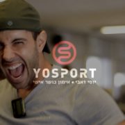 סרטון מוטיבציה לאימון כושר בחור מחייך עם כובע לראשו מתוך סרטון מוטיבציה לאימון כושר