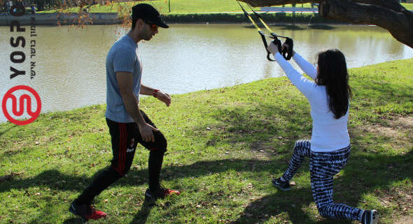 תרגילים לרגליים ולישבן עם TRX